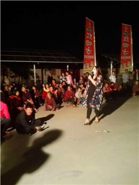 紅四方復(fù)合肥品牌宣傳過(guò)程中穿插歌舞表演