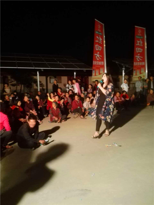 紅四方復合肥品牌宣傳過程中穿插歌舞表演